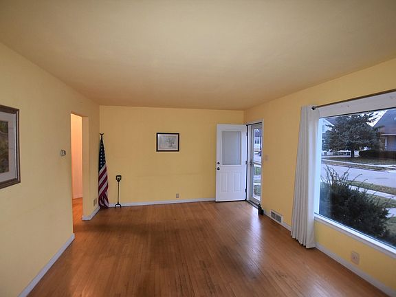 5th image of 1426 Ontario St