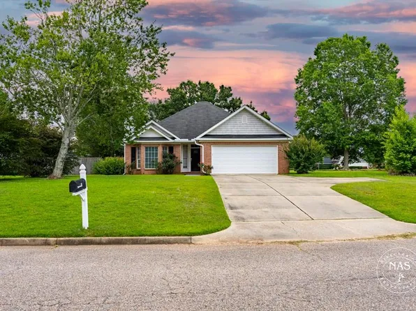 309 Holly Ln, Headland, AL 36345
