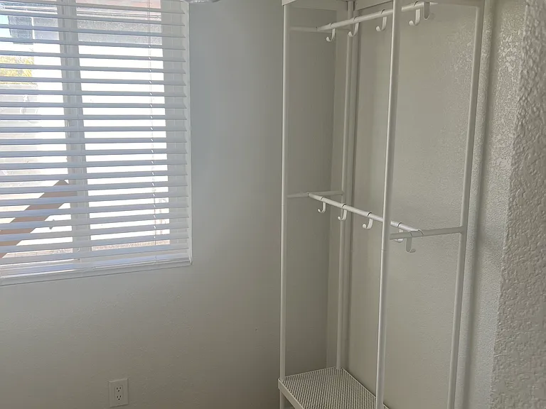 1006 E Polk St #5 — Photo 8