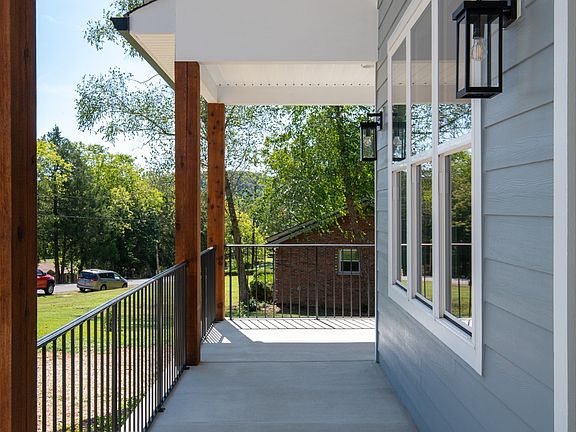 4th image of 2033 Graceland Dr