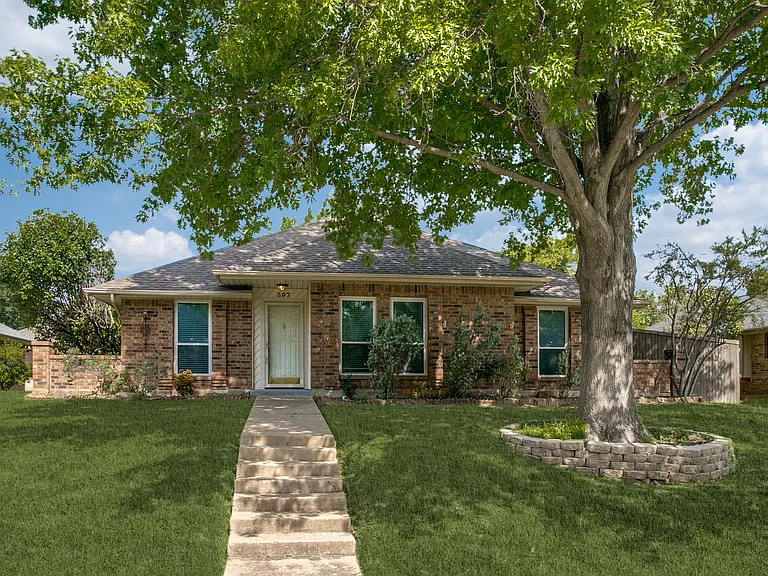 307 Aspenway Dr — Photo 1