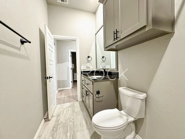 19113 Grove Pkwy — Photo 28
