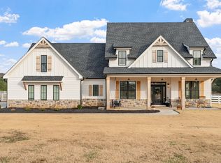 28 Ravenfield Rd, Taylorsville, GA 30178