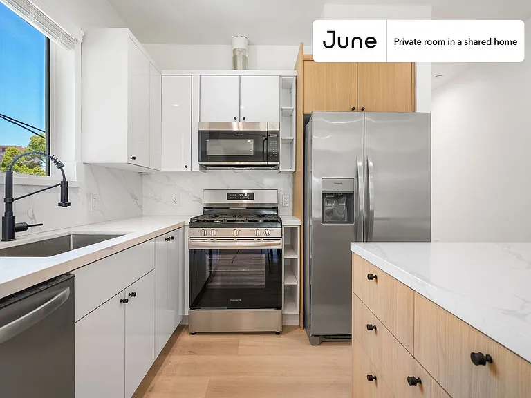 1321 N June St #C — Photo 9