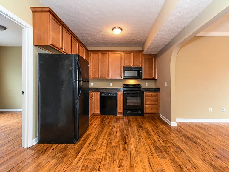 Silver Creek Apartments — Photo 30