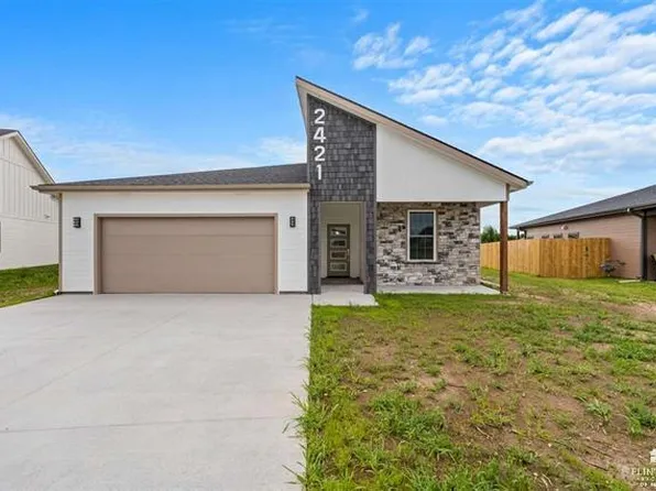 2421 Harrier Dr, Junction City, KS 66441