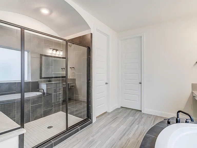 9836 Derbyshire Dr — Photo 48