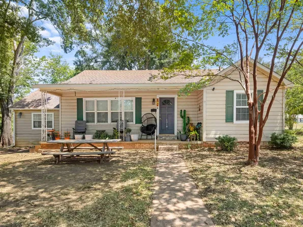 1318 Oakdale Dr, Palestine, TX 75801