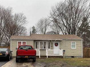 683 Spur Dr N, Bay Shore, NY 11706