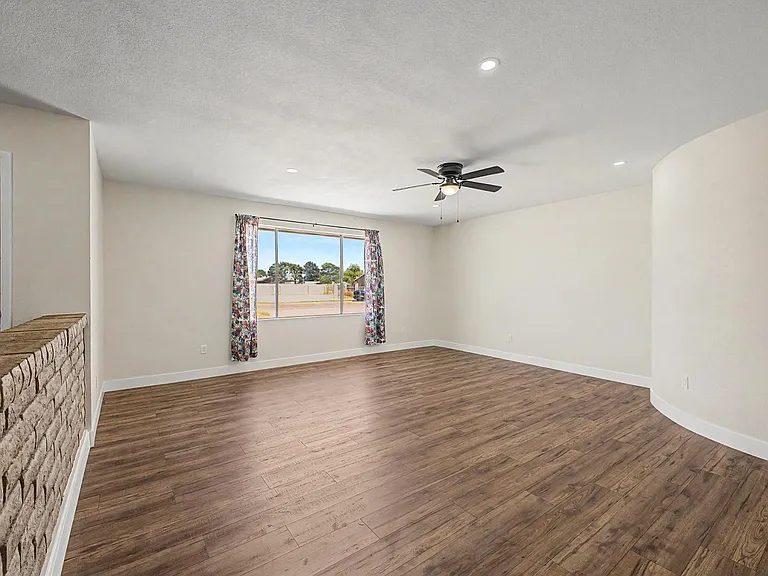 5133 W McNeil St — Photo 3