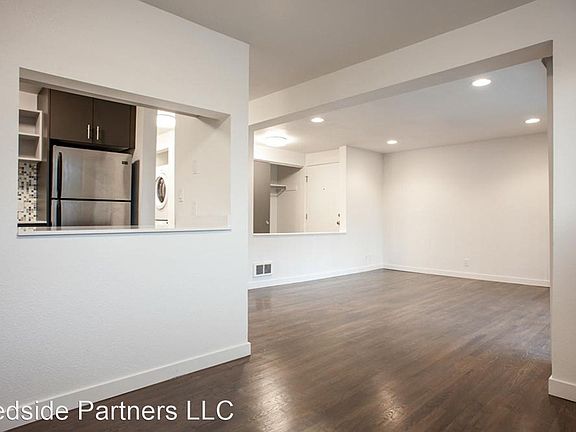 2nd image of 2122 E Jefferson St #5
