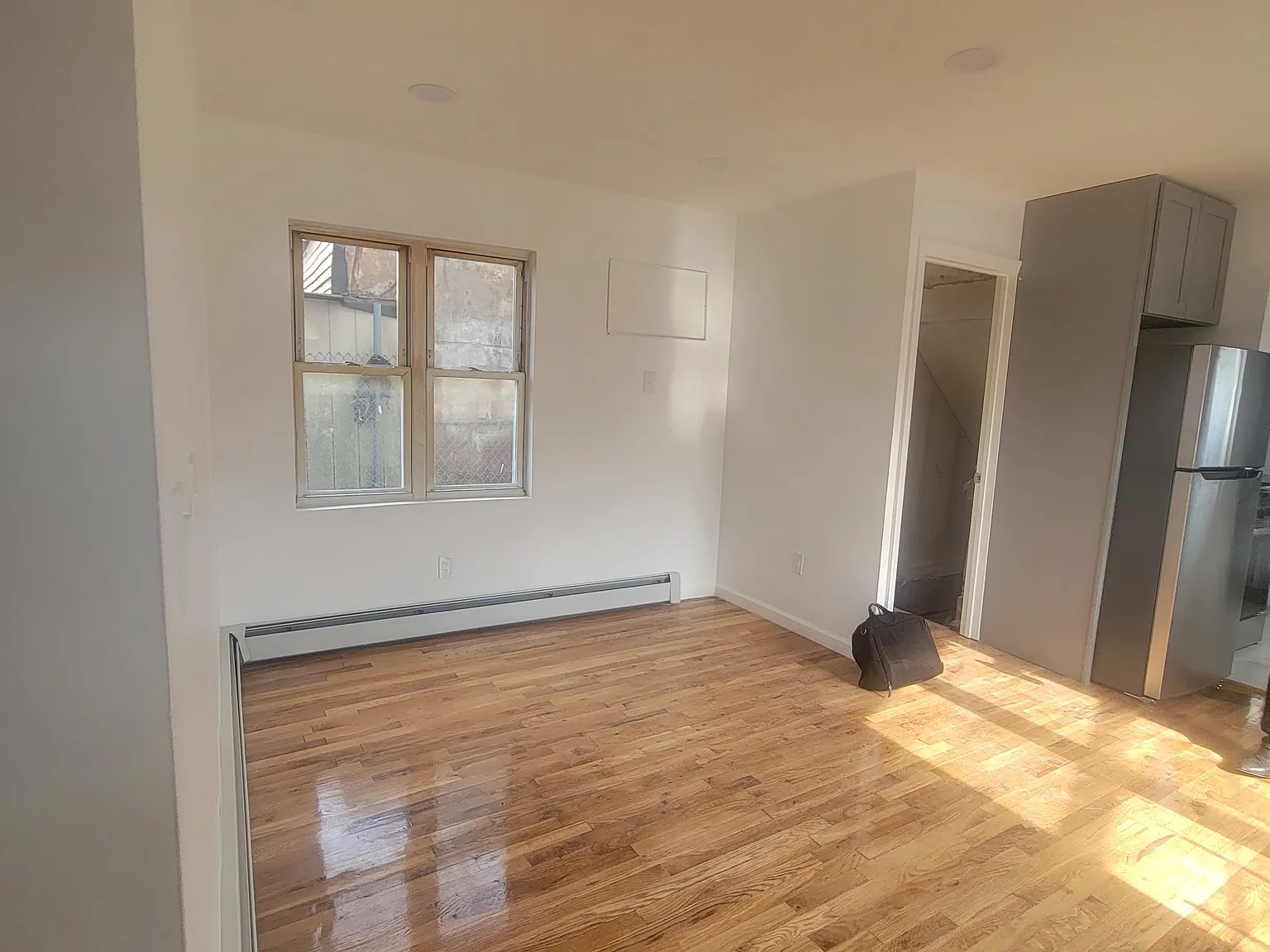 3 bed, 1100 sqft, $3,811 — Photo 2