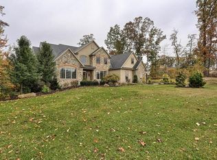 25 Stonehill Dr, Mohnton, PA 19540