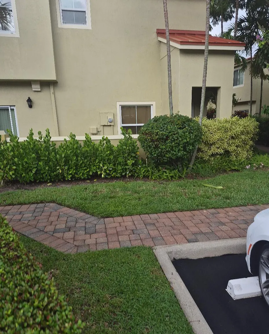 3 bed, 2.5 bath, 1389 sqft, $2,800 — Photo 2