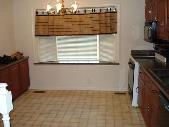 Another shot of kitchen