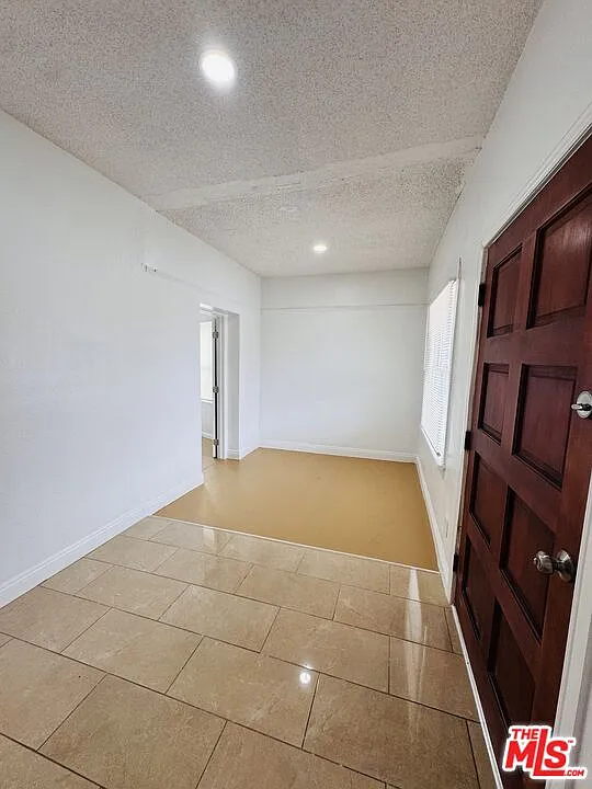 8 bed, 2.0 bath, 1696 sqft, $5,500 — Photo 2