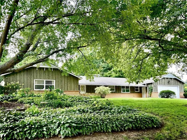 41 Stonecrest Dr, Saint Joseph, MO 64506