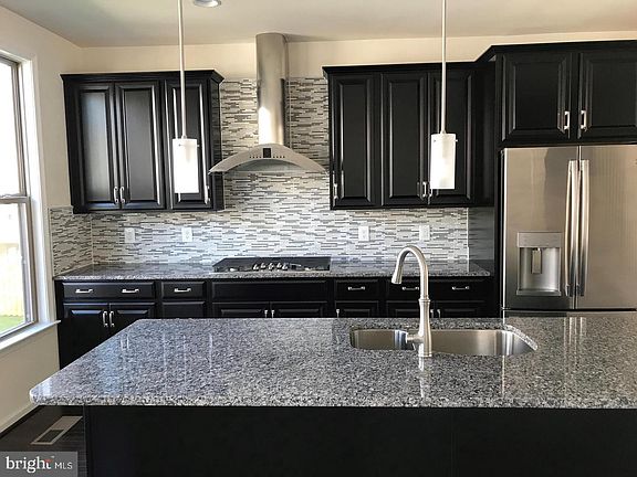 3rd image of 42417 Dogwood Glen Sq