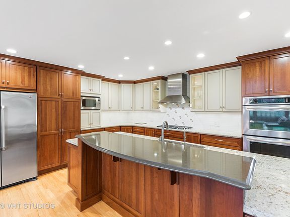 3rd image of 734 S Belmont Ave