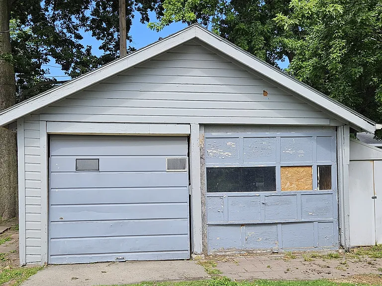 618 W Military Ave — Photo 4