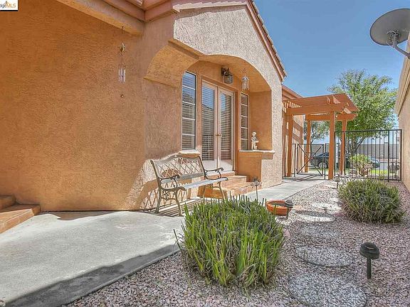 3rd image of 2659 Cherry Hills Dr
