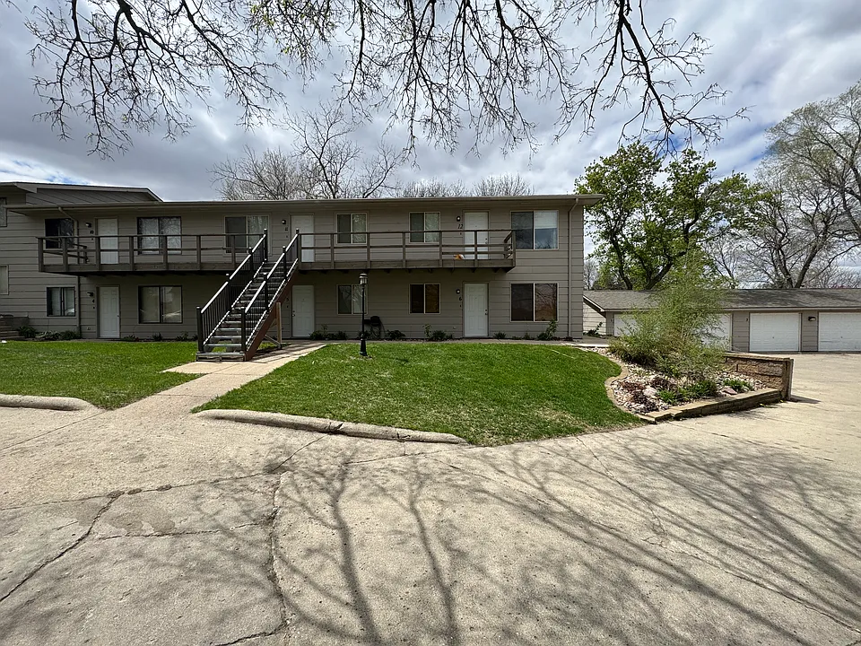 905 1st Ave #2