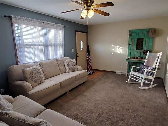 3rd image of 2202 Henry Dr