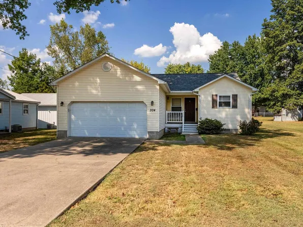 304 W 10th St, Johnston City, IL 62951