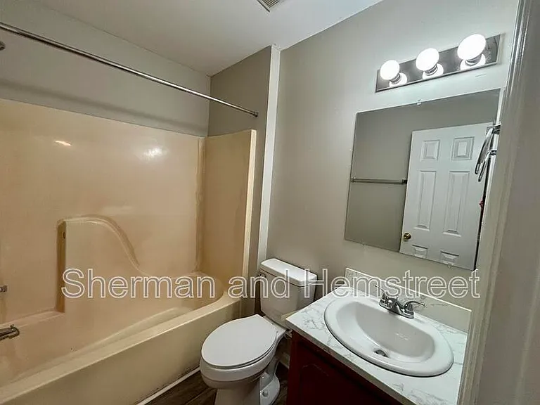 212 Commons Dr #212 — Photo 8