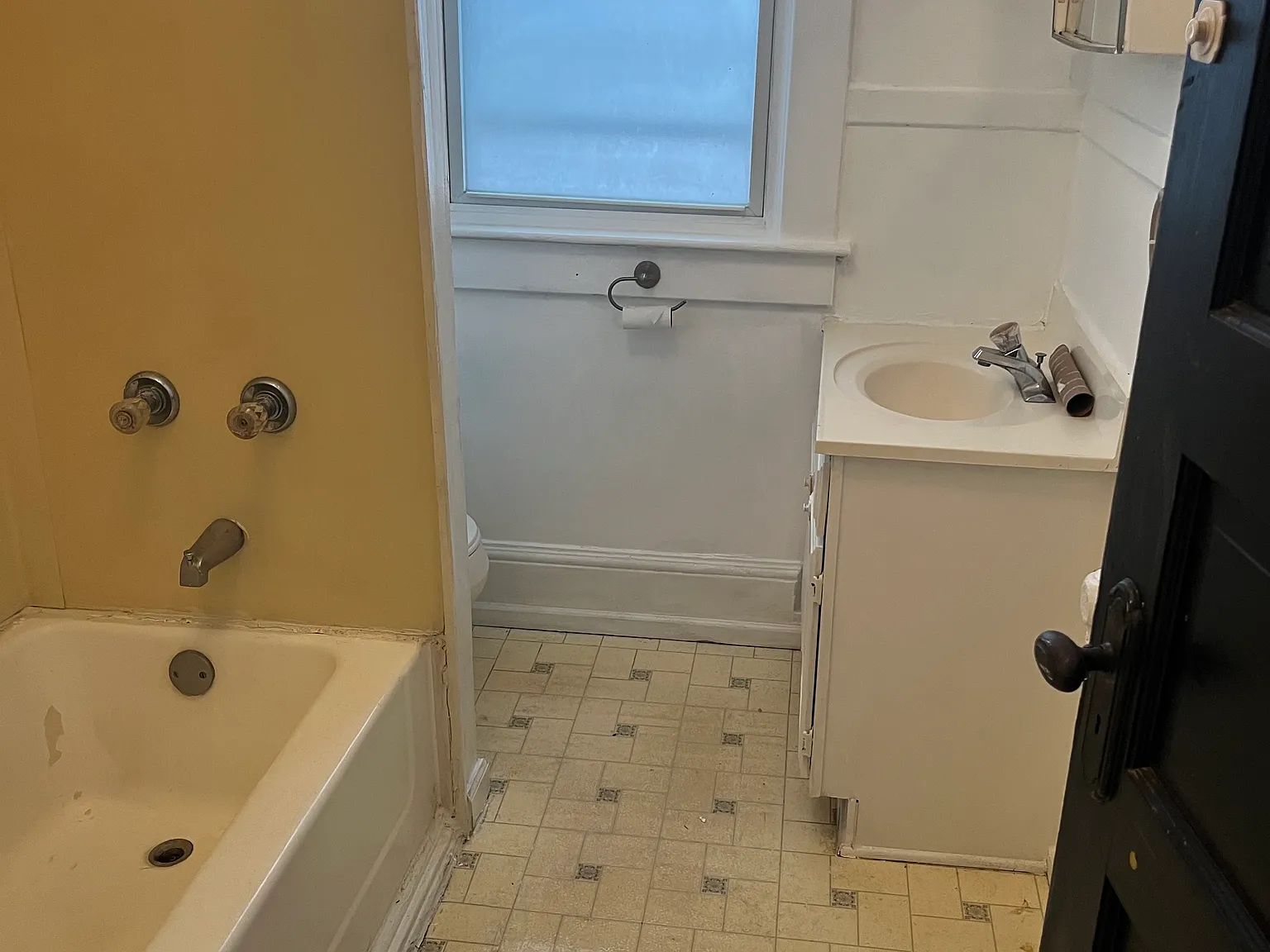 3 bed, 1200 sqft, $1,700 — Photo 2