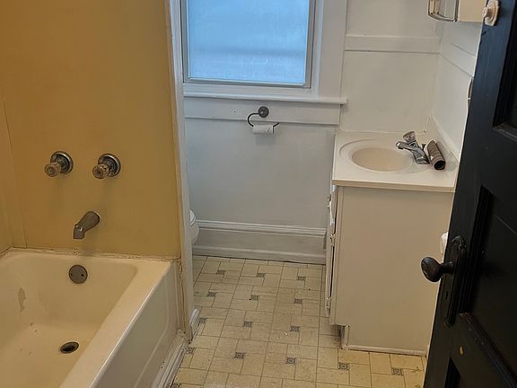 2nd image of 20 Delaware Ter