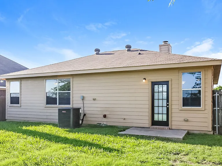 916 Buffalo Springs Dr — Photo 16