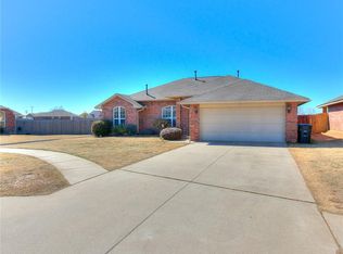 4113 Green Apple Dr, Moore, OK 73160