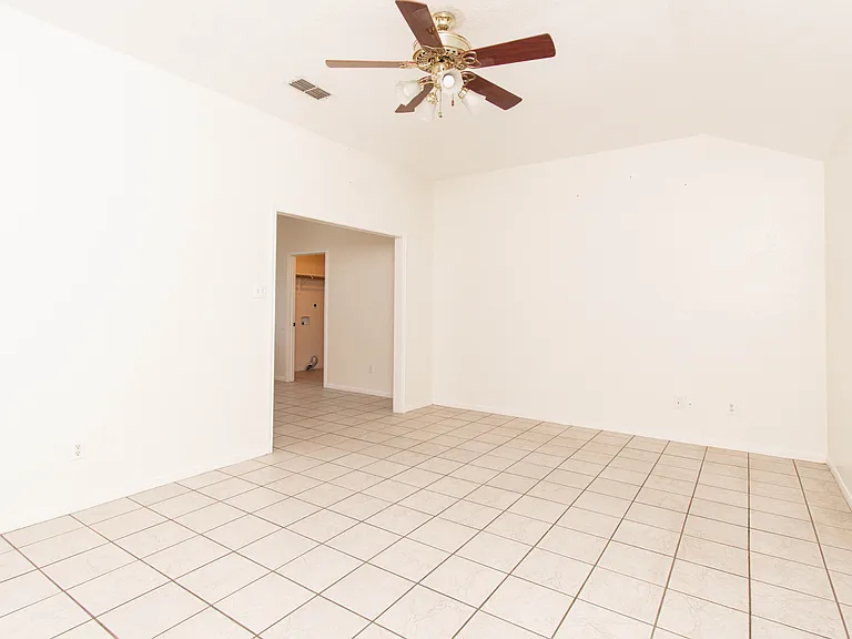 11 Basswood Ct — Photo 4