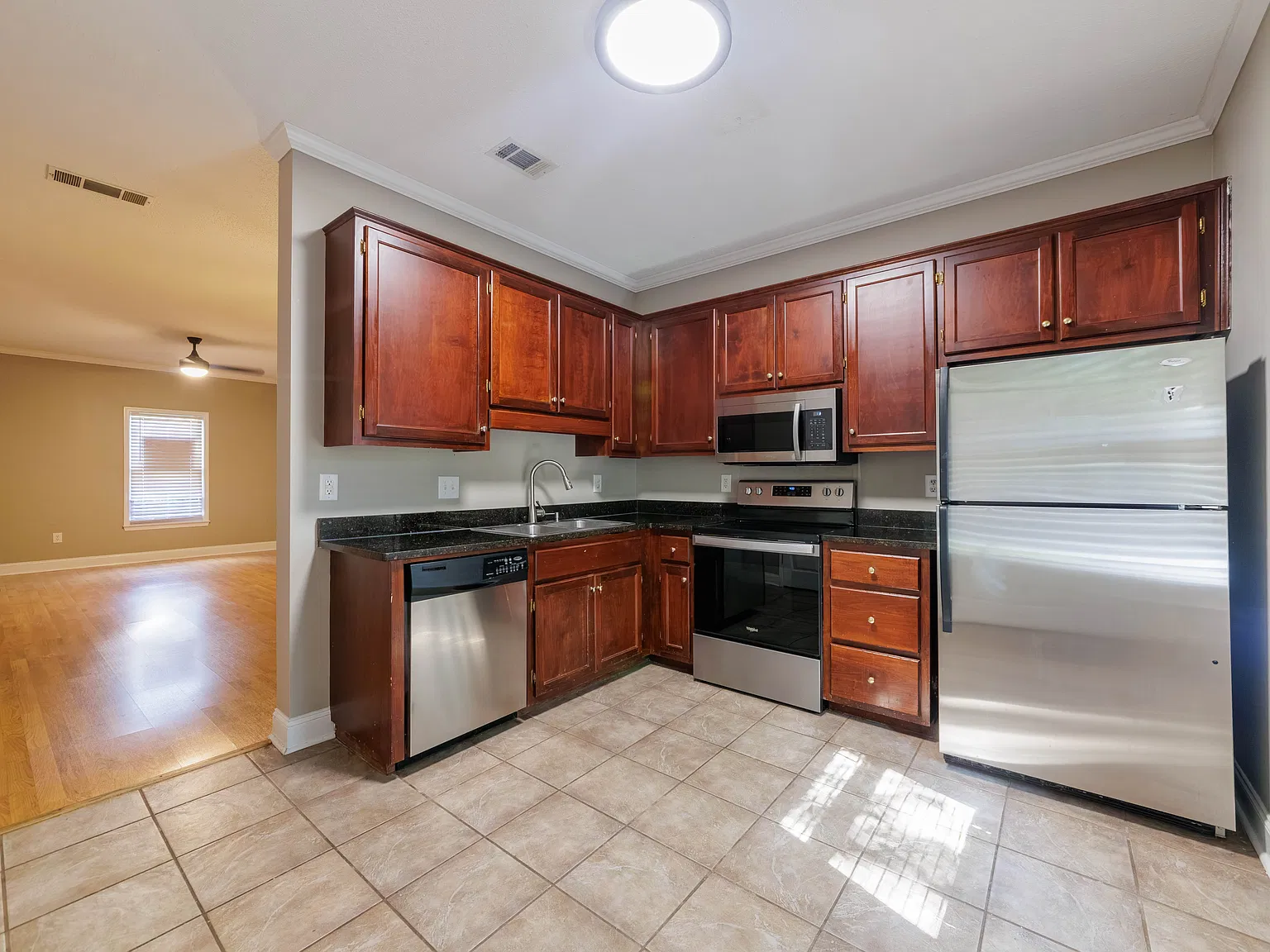 2 bed, 2.5 bath, 1285 sqft, $1,400 — Photo 4