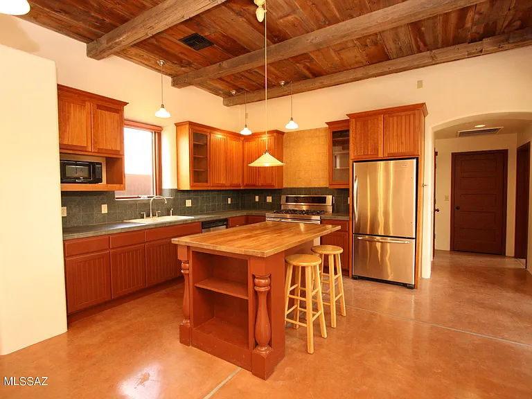 841 S Meyer Ave — Photo 6