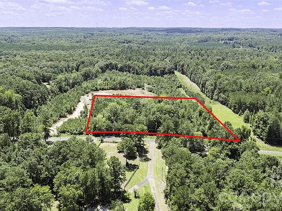 3rd image of 2211 Muller Rd