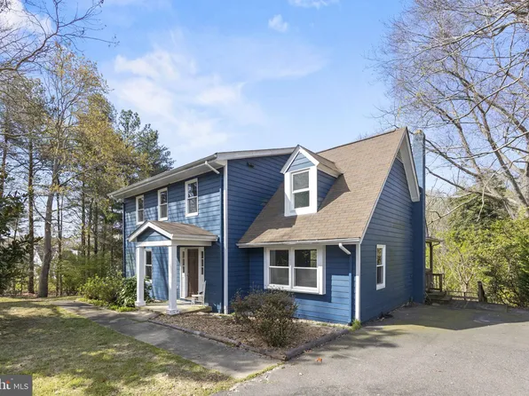 294 Timberland Dr, Montross, VA 22520