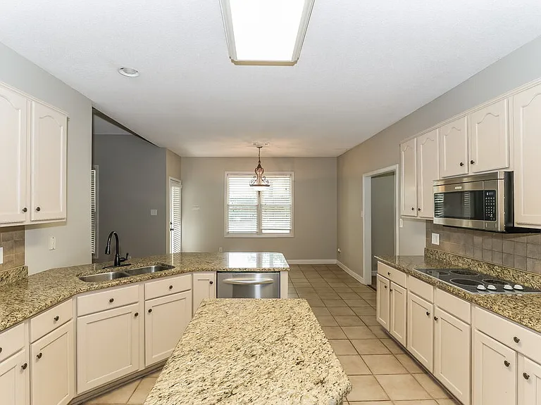8895 Linell Cv — Photo 7