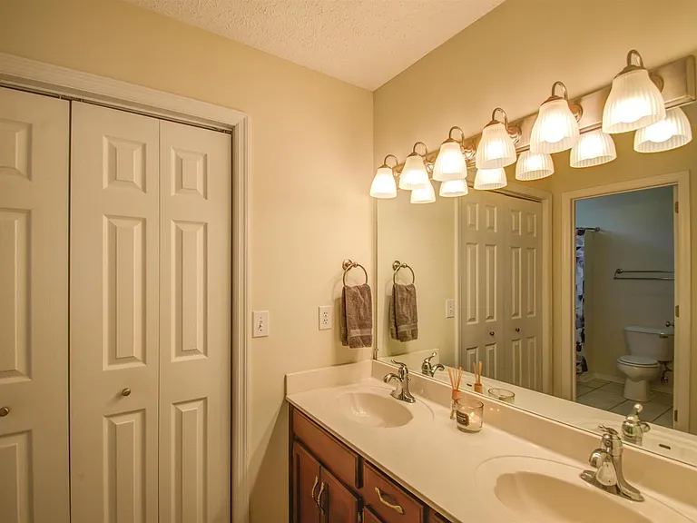 1036 Tonyawood Dr — Photo 13