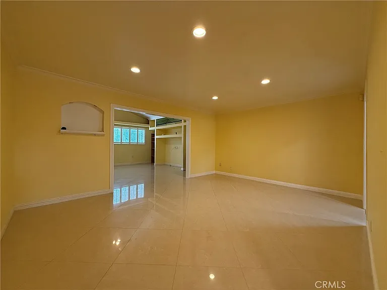 1127 S Nantes Ave — Photo 12