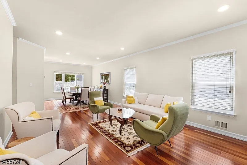 4 bed, 3.5 bath, 2323 sqft, $4,500 — Photo 3