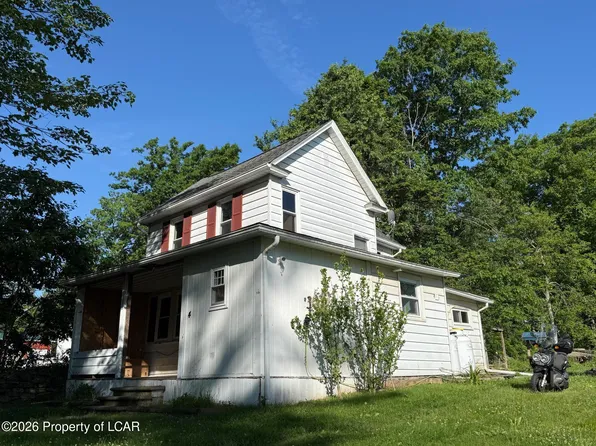 4 Star Ln, Harveys Lake, PA 18618