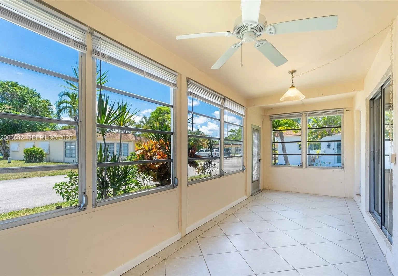 2 bed, 2.0 bath, 1200 sqft, $2,100 — Photo 3