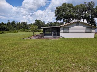 700 Lake Shore Ter, Interlachen, FL 32148