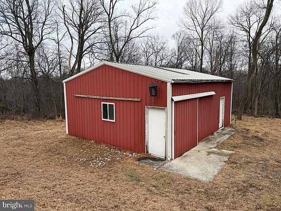 3rd image of 190 Midway Rd