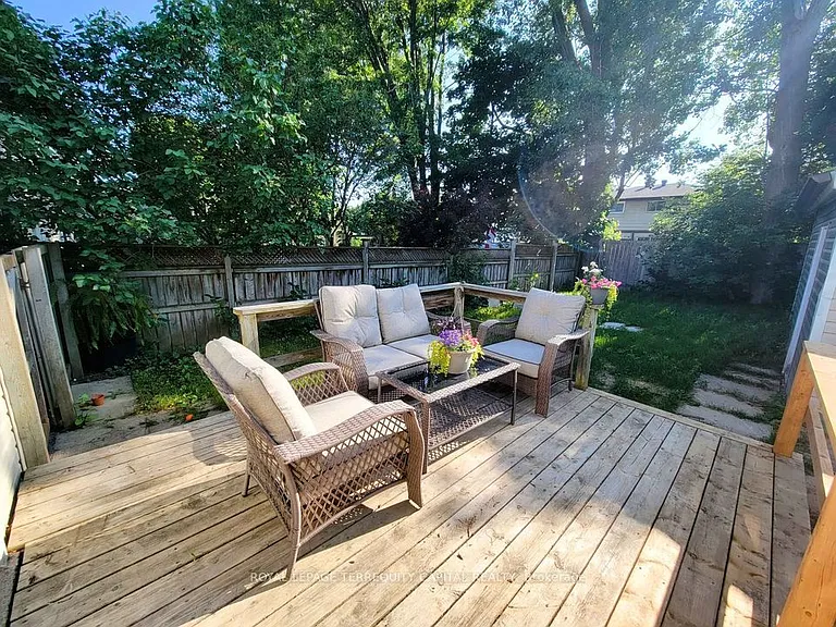 20 Mowat Cres #UPPER — Photo 29