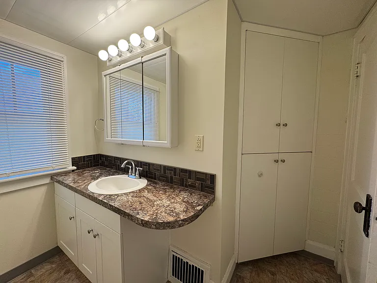 160 Fairview Ave — Photo 10
