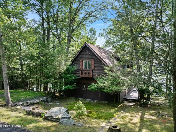 71 Boulder Point Rd, Lakeville, PA 18438