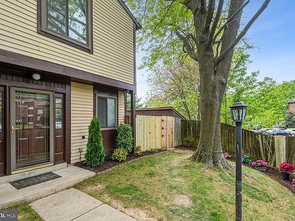 2nd image of 15819 Deer Creek Ct